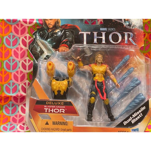 Hasbro 2011 Thor Deluxe Blaster Armor Thor Dual-Missile Action Figure - Picture 2 of 4
